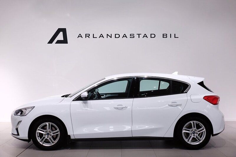 Vit Begagnad 2019 Ford Focus Halvkombi | 144 800 kr (Lite dyr) - Bild 1/4