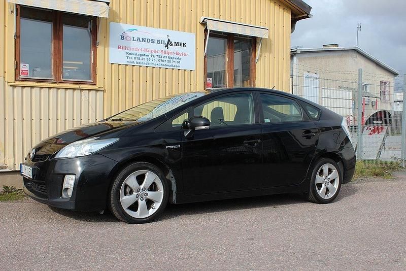Svart Begagnad 2011 Toyota Prius Halvkombi | 59 500 kr (Marknadspris) - Bild 1/4