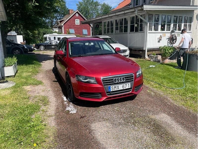 Röd Begagnad 2012 Audi A4 Comfort Kombi | 92 000 kr (Marknadspris) - Bild 1/4