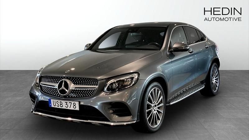 Grå (grey) Begagnad 2018 Mercedes GLC350 AMG line Sportkupé | 399 900 kr (Marknadspris) - Bild 1/4