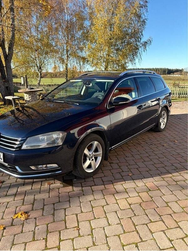 Blå Begagnad 2013 VW Passat Kombi | 56 000 kr (Marknadspris) - Bild 1/4