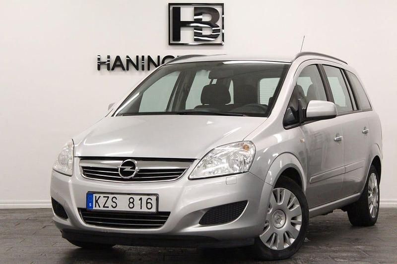 Grå Begagnad 2010 Opel Zafira Eco Minibuss | 49 900 kr (Marknadspris) - Bild 1/4