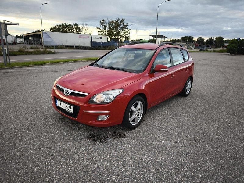 Röd Begagnad 2009 Hyundai i30 Kombi | 35 000 kr (Marknadspris) - Bild 1/4