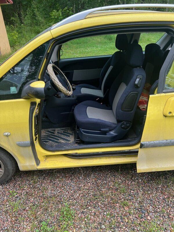 Gul Begagnad 2006 Peugeot 1007 Halvkombi | 35 000 kr - Bild 1/4