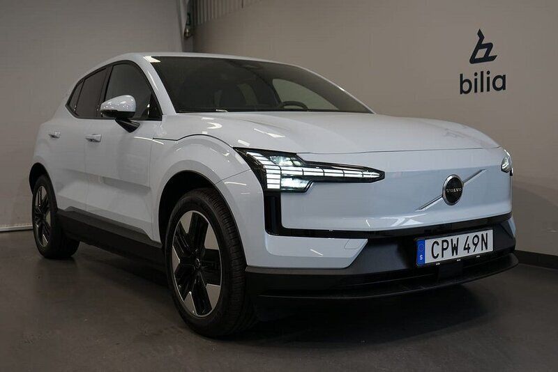 Ljusblå Begagnad 2024 Volvo EX30 Core SUV | 379 000 kr (Superpris) - Bild 1/3