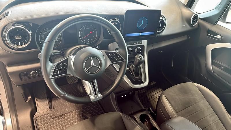 Begagnad Mercedes T180 116 HK (85 kW) 2024 Grå Minibuss