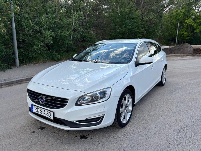 Vit Begagnad 2016 Volvo V60 Summum Kombi | 137 000 kr (Marknadspris) - Bild 1/4