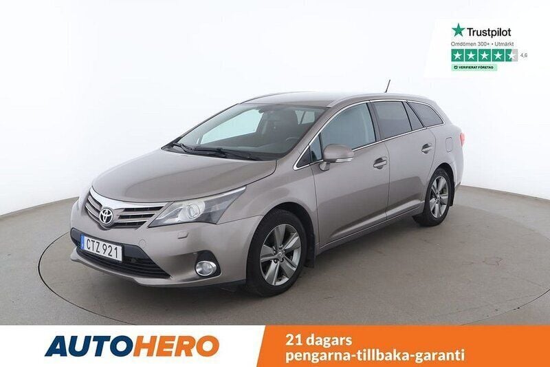 Brun Begagnad 2014 Toyota Avensis Multidrive S Kombi | 124 000 kr (Bra pris) - Bild 1/4