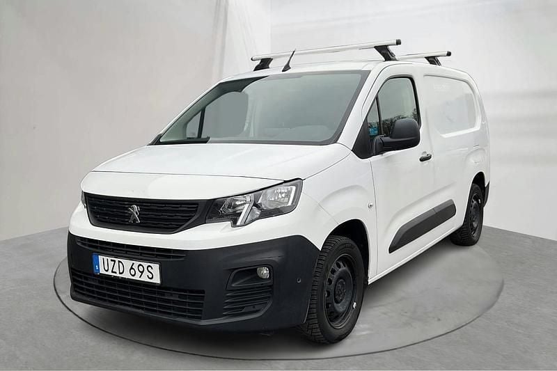 Vit Begagnad 2019 Peugeot Partner Minibuss | 109 000 kr (Superpris) - Bild 1/4