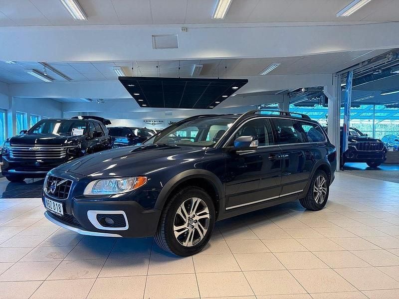 Blå Begagnad 2013 Volvo XC70 Momentum SUV | 159 000 kr (Marknadspris) - Bild 1/4