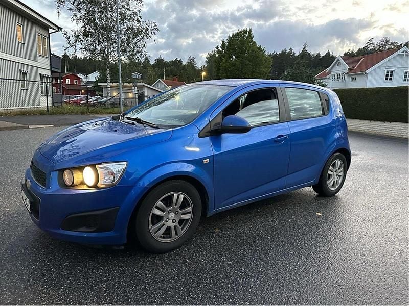Blå Begagnad 2012 Chevrolet Aveo Halvkombi | 22 500 kr (Bra pris) - Bild 1/4