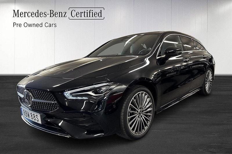 Svart Begagnad 2025 Mercedes CLA250e Shooting Brake Kombi | 429 000 kr (Dyr) - Bild 1/4