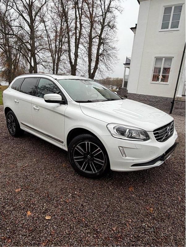 Vit Begagnad 2017 Volvo XC60 Standard SUV | 182 000 kr (Superpris) - Bild 1/4