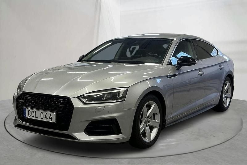 Silver Begagnad 2017 Audi A5 Sportback Proline | 204 800 kr (Marknadspris) - Bild 1/4