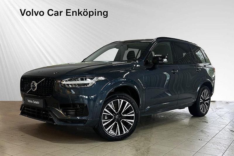 Mörkblå Begagnad 2023 Volvo XC90 Plus SUV | 719 900 kr (Marknadspris) - Bild 1/3