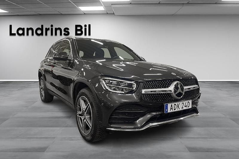 Begagnad Mercedes GLC300e AMG line 320 HK (235 kW) 2022 Grå SUV
