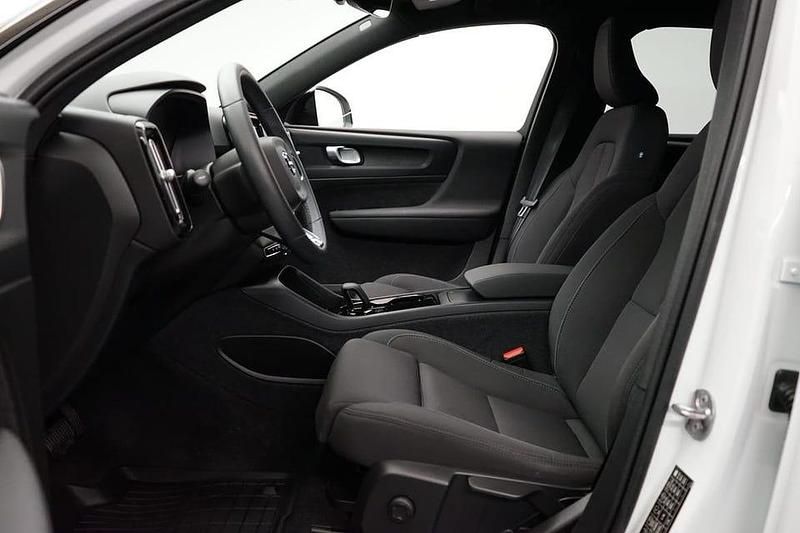 Begagnad Volvo XC40 Single Motor 185 kW (252 HK) 2023 Vit SUV