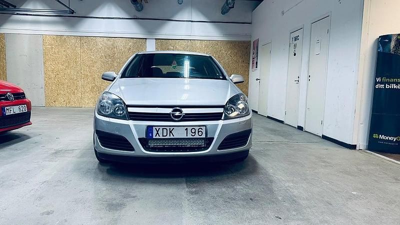 Grå Begagnad 2005 Opel Astra Halvkombi | 22 900 kr - Bild 1/4