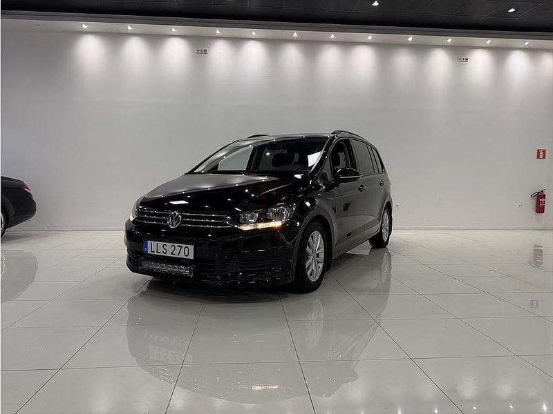 Svart Begagnad 2018 VW Touran Minibuss | 154 900 kr (Superpris) - Bild 1/4