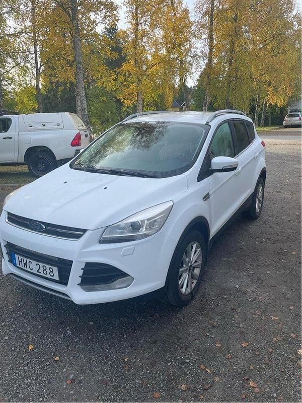 Vit Begagnad 2016 Ford Kuga Titanium SUV | 115 000 kr (Bra pris) - Bild 1/4