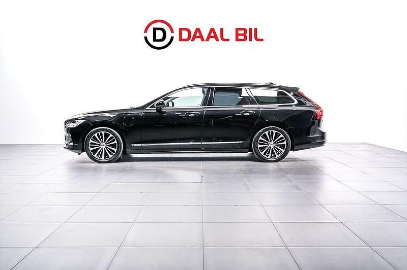 Begagnad Volvo V90 Core 349 HK (256 kW) 2022 Svart Kombi