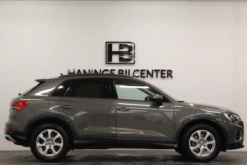 Begagnad Audi Q3 Advanced 190 HK (139 kW) 2021 Grå SUV