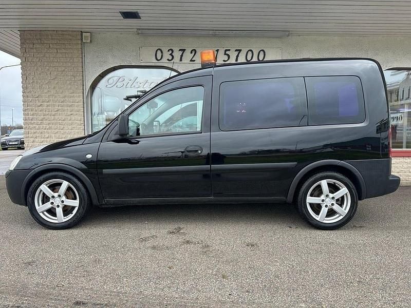Begagnad Opel Combo 101 HK (74 kW) 2007 Svart Minibuss