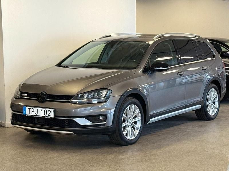 Grå Begagnad 2016 VW Golf Alltrack Kombi | 129 900 kr (Marknadspris) - Bild 1/4
