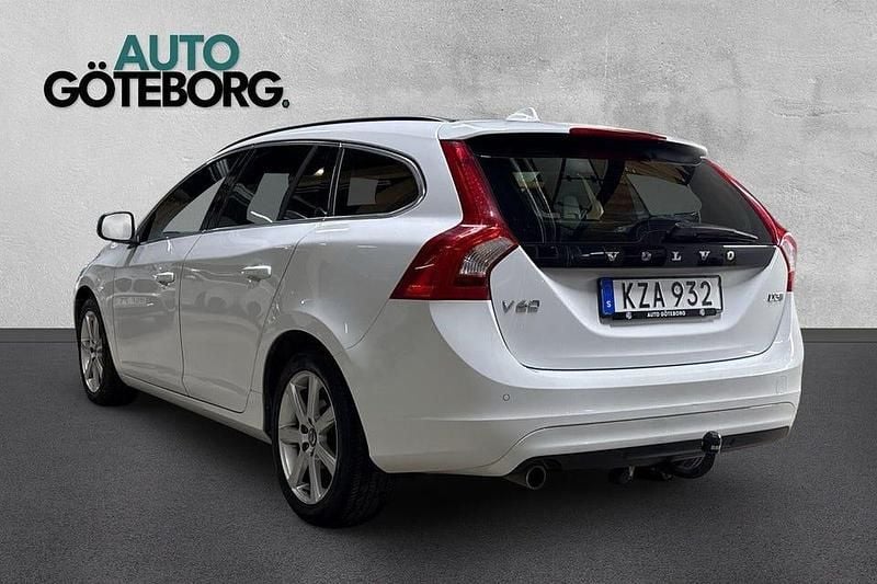 Begagnad Volvo V60 Momentum 150 HK (110 kW) 2018 Vit Kombi