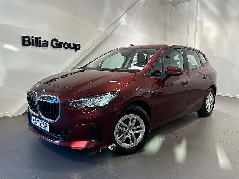Röd Begagnad 2022 BMW 225 Active Tourer Minibuss | 319 000 kr (Lite dyr) - Bild 1/4