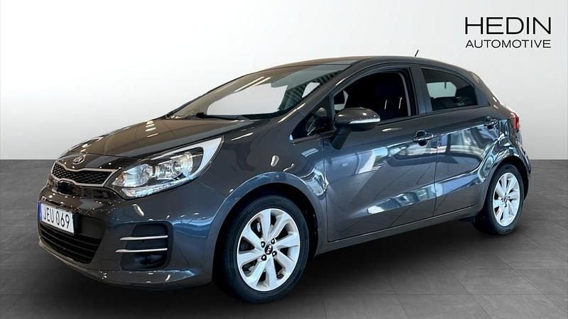 Grå (grey) Begagnad 2016 Kia Rio Halvkombi | 124 000 kr (Marknadspris) - Bild 1/4