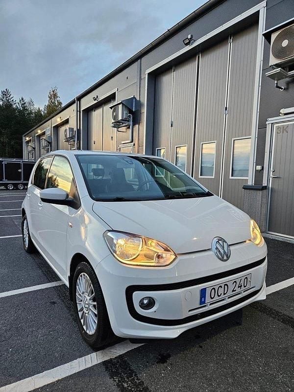 Vit Begagnad 2016 VW up! Halvkombi | 79 900 kr (Marknadspris) - Bild 1/4