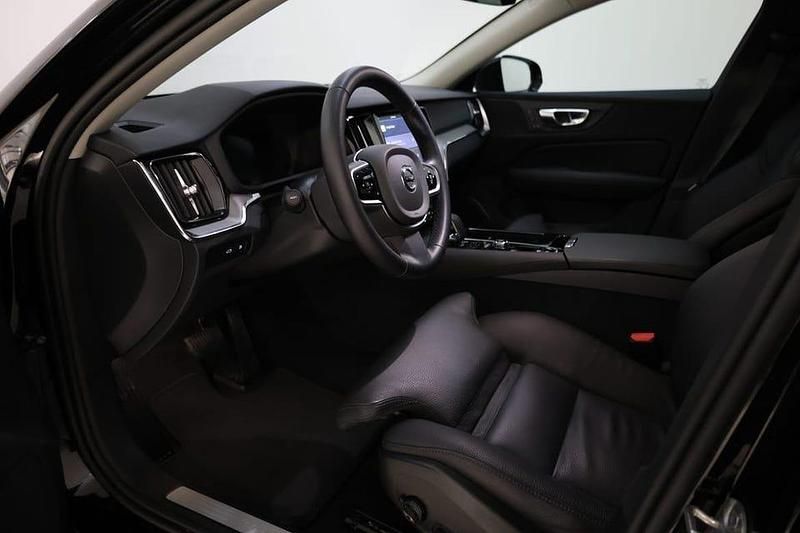 Begagnad Volvo V60 Plus 355 HK (261 kW) 2025 Svart Kombi