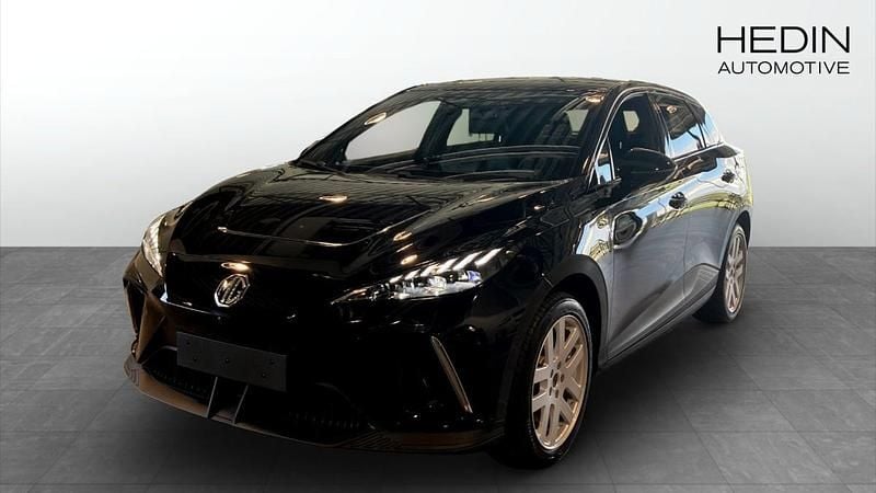 Svart (black) Begagnad 2023 MG MG4 EV Trophy Halvkombi | 487 490 kr - Bild 1/4
