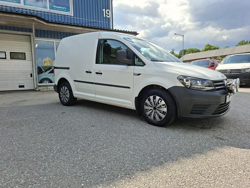 Vit Begagnad 2016 VW Caddy Minibuss | 114 900 kr (Bra pris) - Bild 1/4
