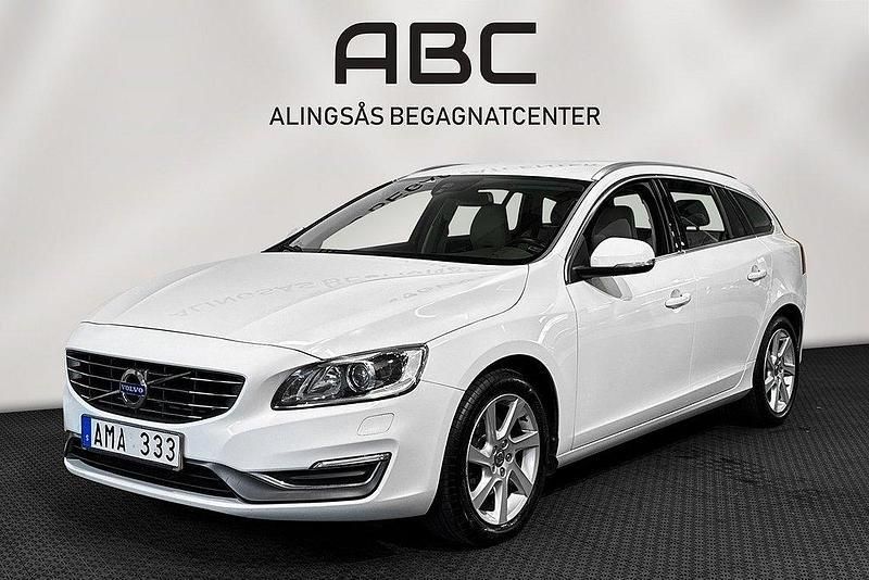 Vit Begagnad 2013 Volvo V60 Summum Kombi | 104 900 kr (Marknadspris) - Bild 1/4