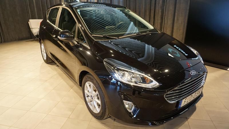 Begagnad Ford Fiesta Titanium 96 HK (70 kW) 2020 Svart Halvkombi