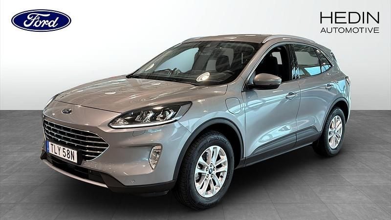 Grå (silver) Begagnad 2022 Ford Kuga Titanium SUV | 244 900 kr (Marknadspris) - Bild 1/4