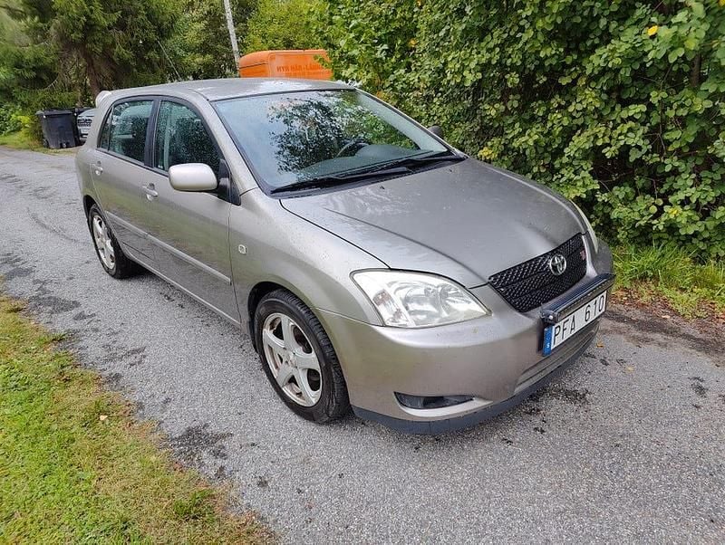 Begagnad 2003 Toyota Corolla Halvkombi | 29 000 kr (Bra pris) - Bild 1/4
