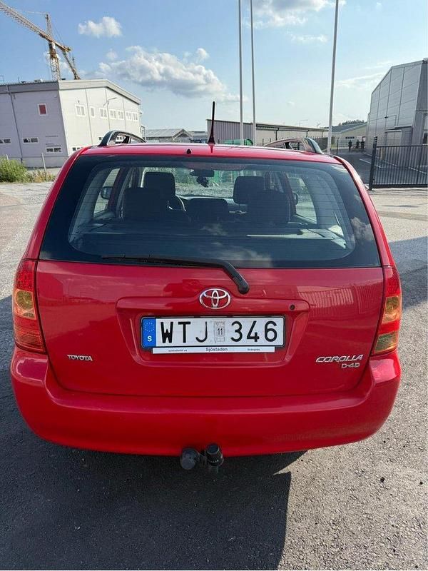 Röd Begagnad 2005 Toyota Corolla Kombi | 33 000 kr - Bild 1/4