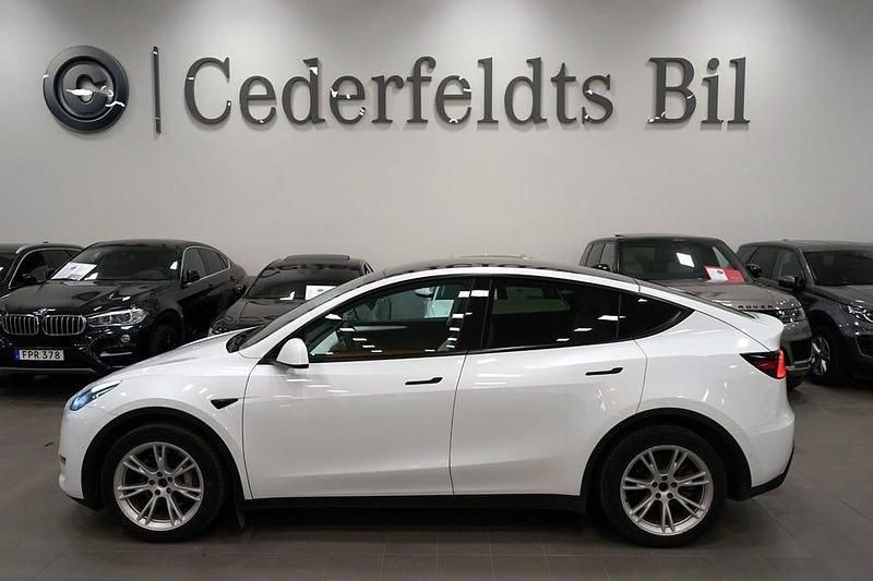 Vit Begagnad 2022 Tesla Model Y Long Range AWD SUV | 349 900 kr (Marknadspris) - Bild 1/4