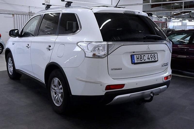 Begagnad Mitsubishi Outlander 203 HK (149 kW) 2016 Vit SUV