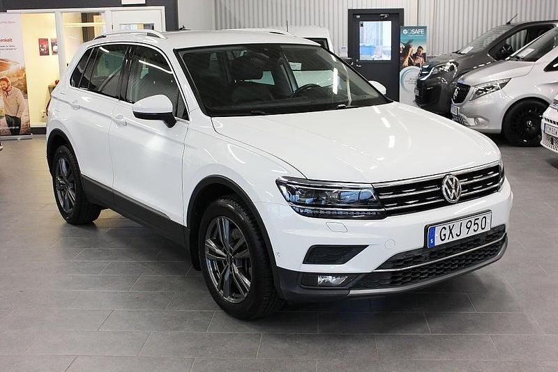Vit Begagnad 2018 VW Tiguan GT SUV | 188 500 kr (Marknadspris) - Bild 1/4