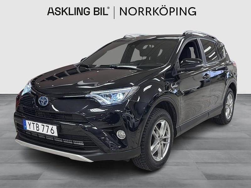 Svart Begagnad 2017 Toyota RAV4 Hybrid Active SUV | 214 000 kr (Marknadspris) - Bild 1/4