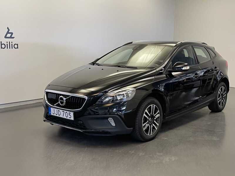 Svart Begagnad 2018 Volvo V40 CC Kombi | 189 500 kr (Marknadspris) - Bild 1/4