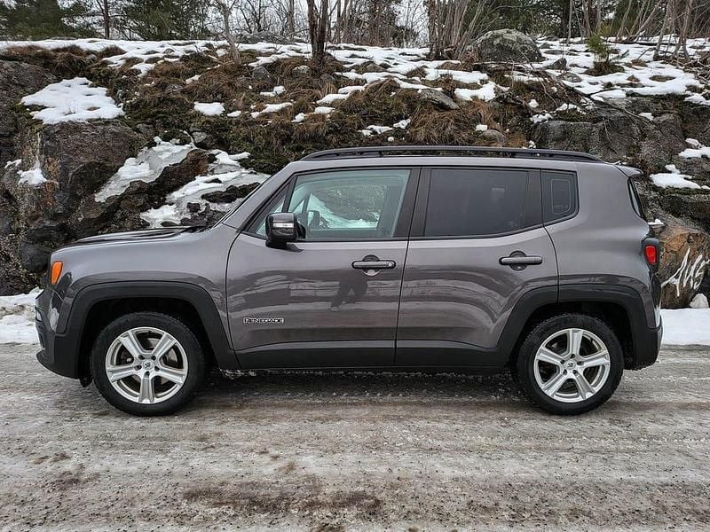 Begagnad Jeep Renegade 140 HK (102 kW) 2017 Granite crystal metallic clearcoat SUV