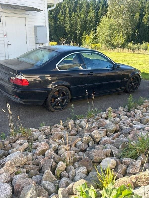 Svart Begagnad 2000 BMW 328 Sportkupé | 25 000 kr - Bild 1/3