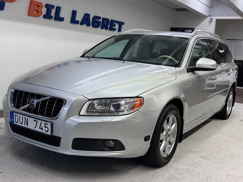 Ljusgrå Begagnad 2008 Volvo V70 Summum Kombi | 49 900 kr (Bra pris) - Bild 1/4