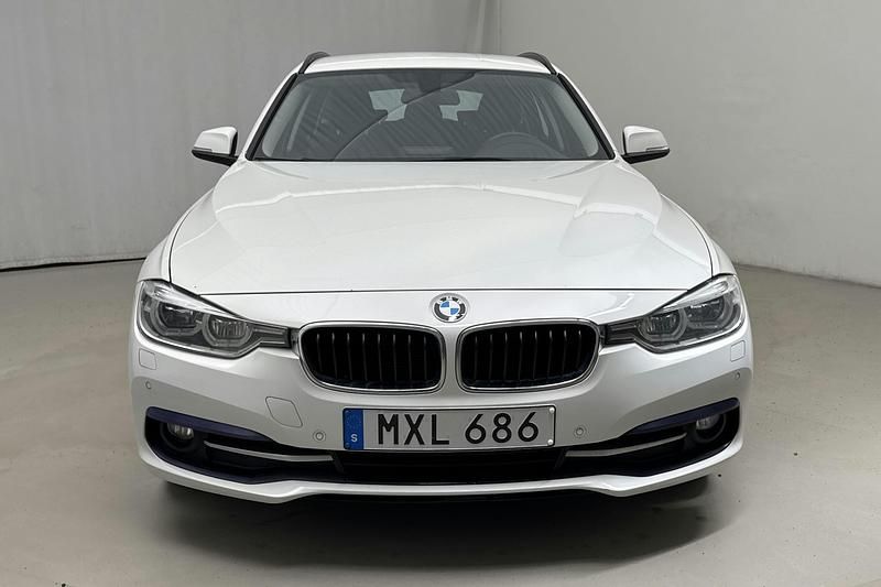 Begagnad BMW 320 Sport Line 190 HK (139 kW) 2016 Vit Kombi