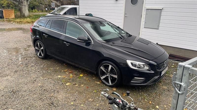 Begagnad 2017 Volvo V60 Kombi | 160 000 kr - Bild 1/4